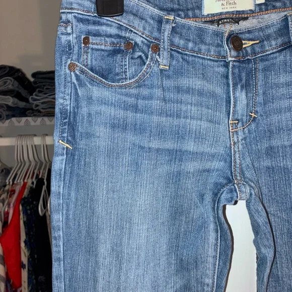 A&F Emma Low Rise Jeans - Picture 5 of 15